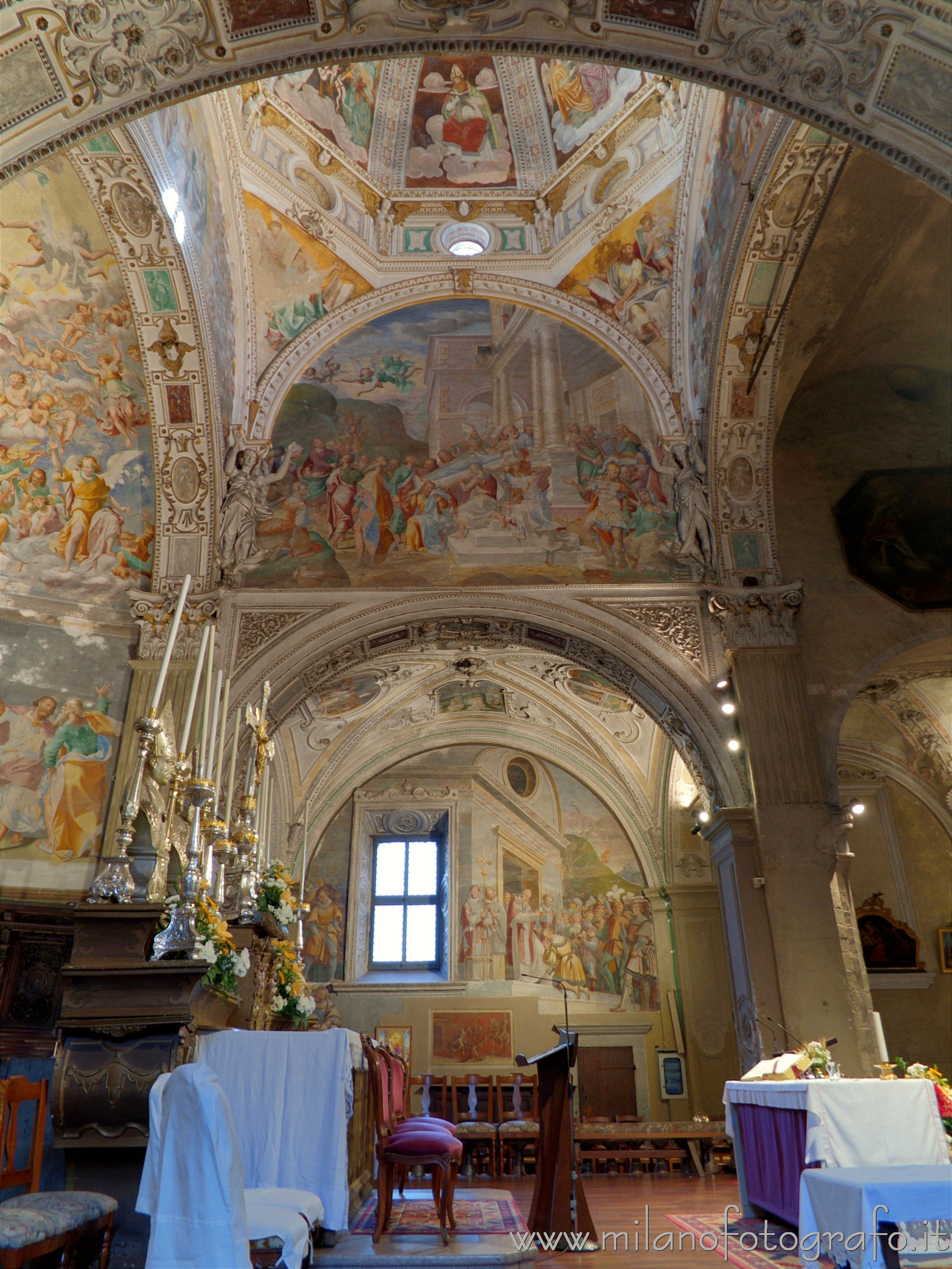 Verbania (Verbano-Cusio-Ossola, Italy) - Right side of the presbytery of the Church of the Madonna di Campagna